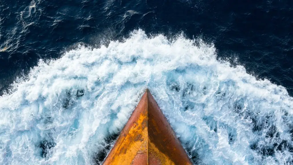 Image of a container ship breaking through the waves for maritime regulation FUELEU and Kickster Marketplace