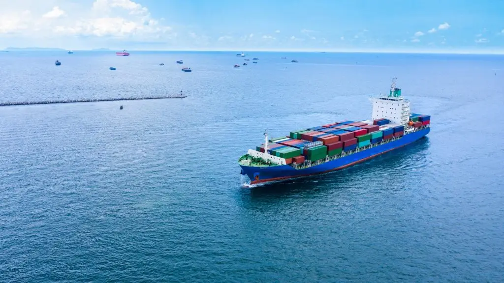 Image of a container ship sailing for the FUELEU maritime regulation and Kickster Marketplace