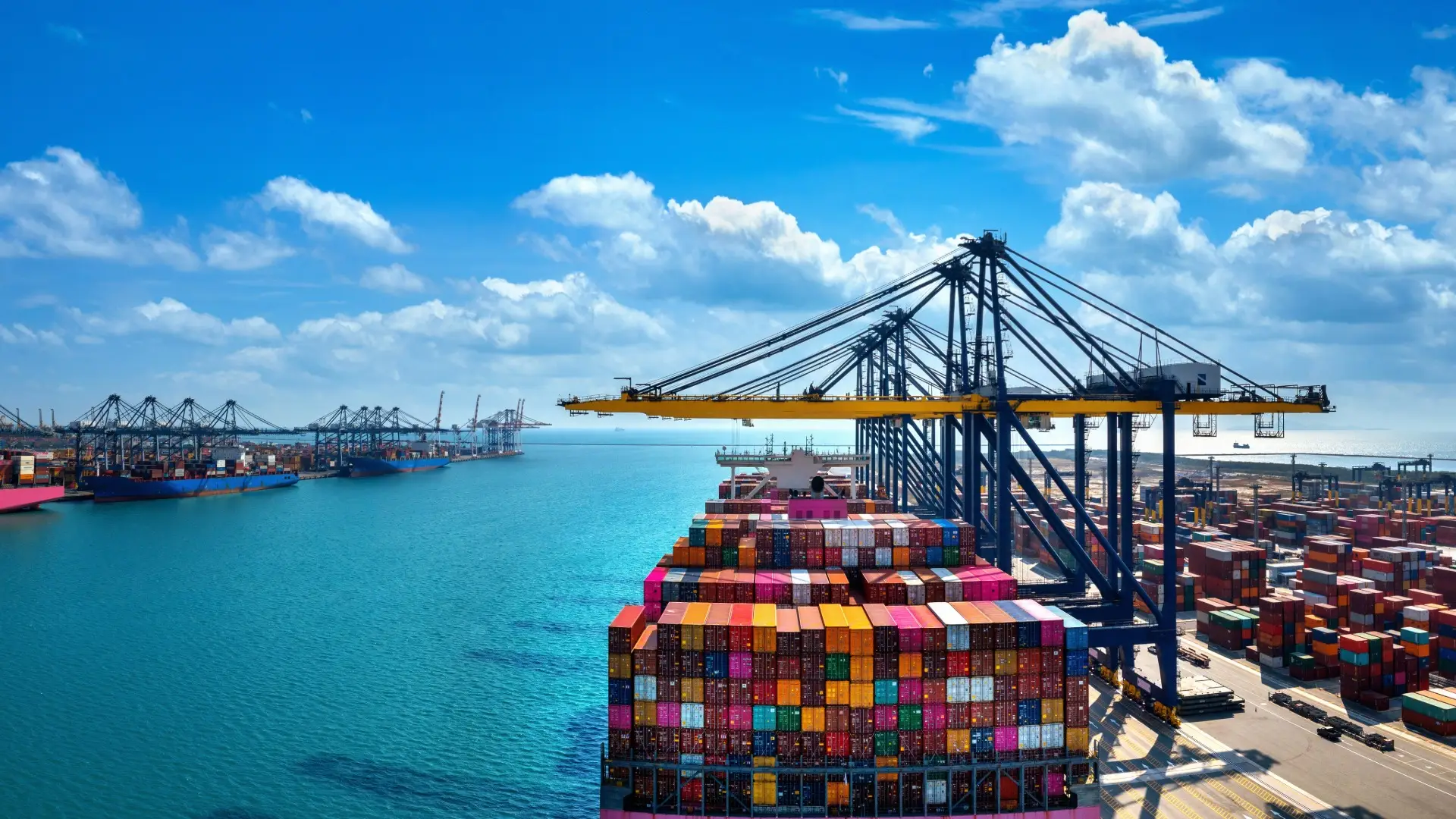 Image of a container port for maritime regulation FUELEU and Kickster Marketplace